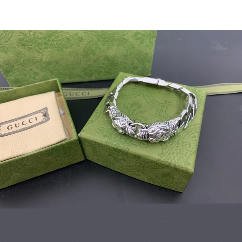 G*u*i bracelets